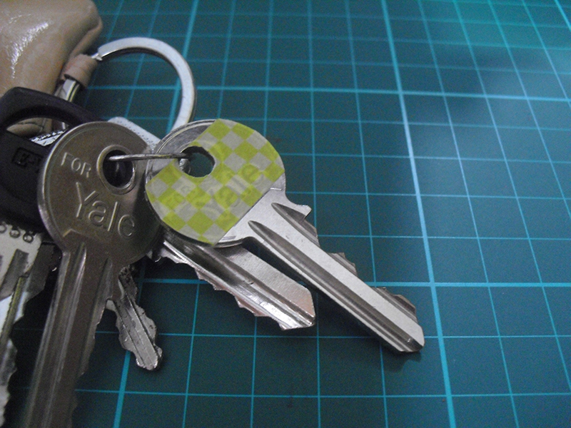 Put washi in your keys to identify them easily. Very useful when all your keys look the same.